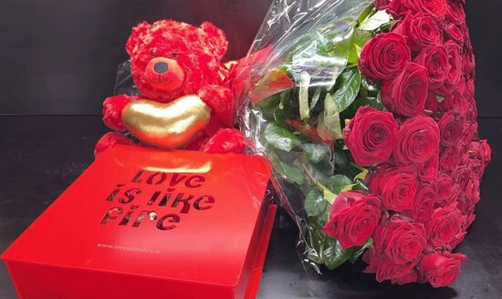 Love Surprise- Roses and Sweet treats