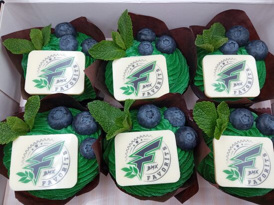 Cupcakes with Green Cream