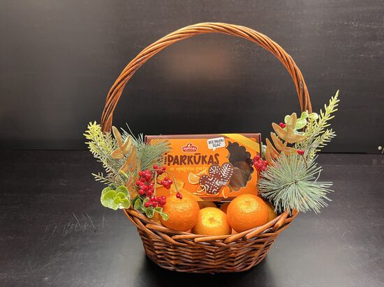 Christmas Gift Basket with tangerines and gingerbread 1.32 kg