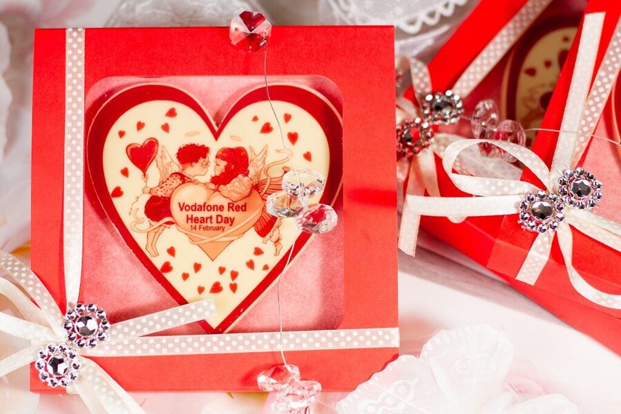 Printed chocolate heart in a red box with a ribbon 1pc.