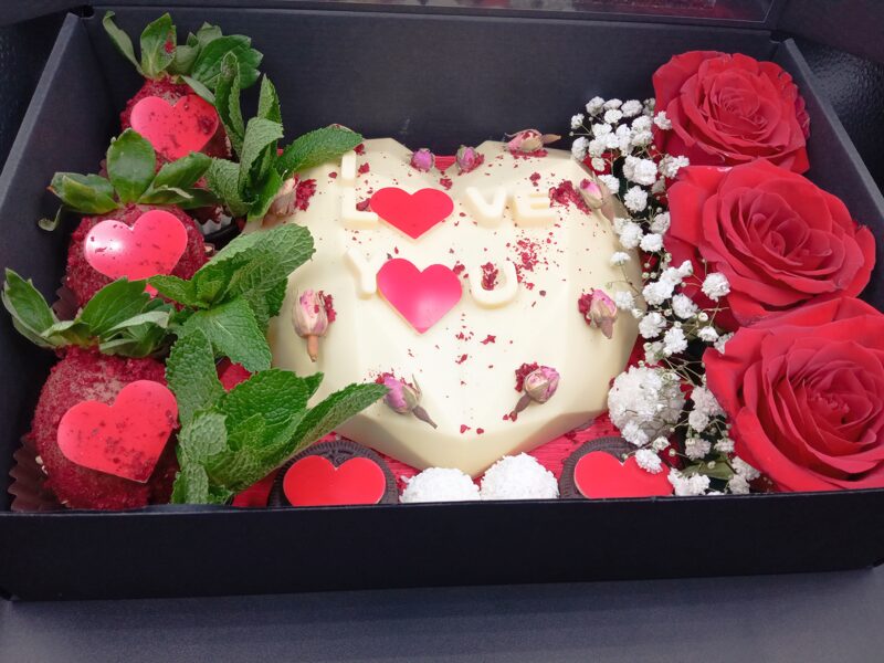 Шоколадное 3D Сердце с надписью, клубника в шоколаде, розы, сладости