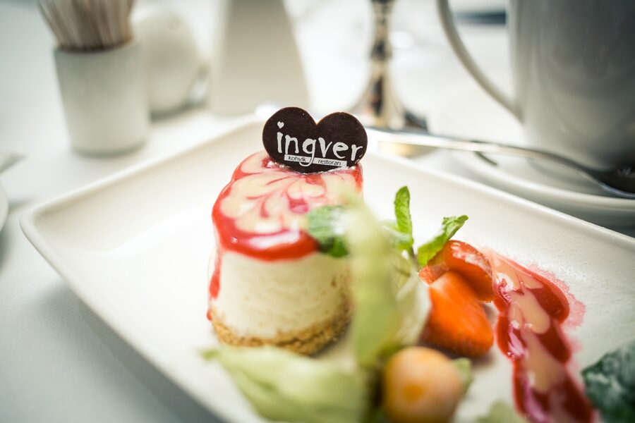 3 cm chocolate hearts for cakes - Personalized